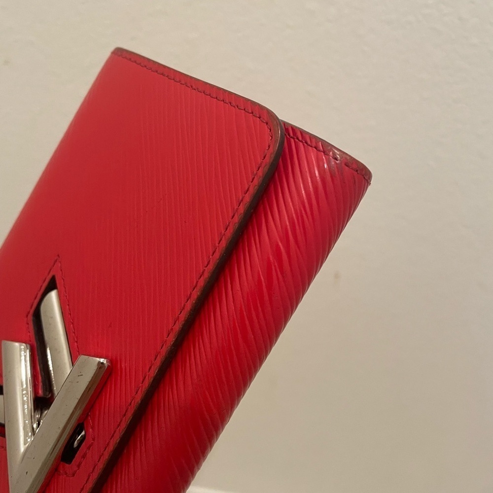 Louis Vuitton EPI Twist Coquelicot Red Wallet Twist Lock​​​​​ - Picture 12 of 14